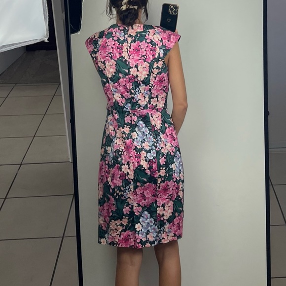 Review Chelsea Flower Dress Fitted Shift Vintage Floral Print Size 10 *no belt* - Picture 6 of 16